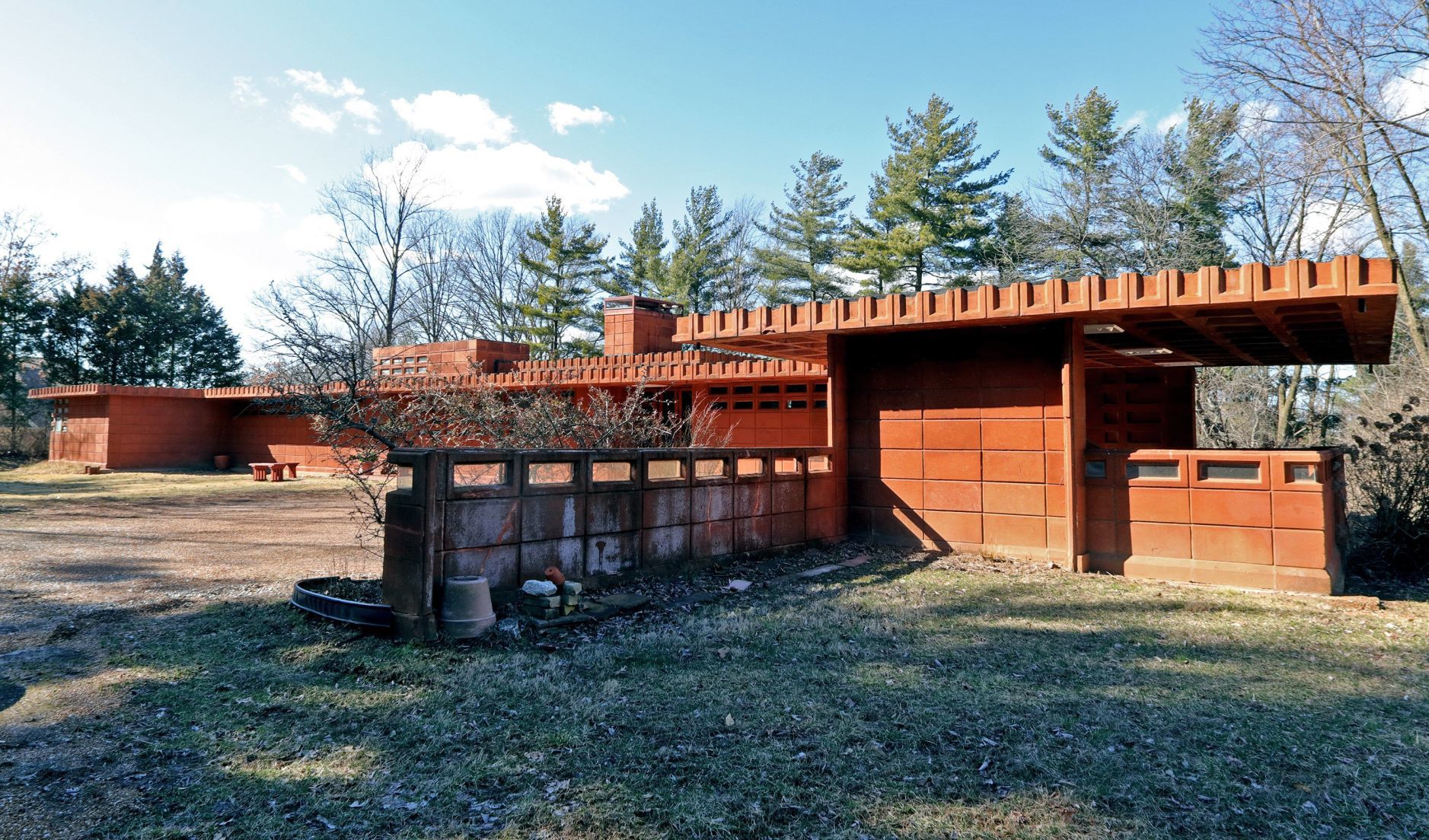 Frank Lloyd Wright home in Town & Country
